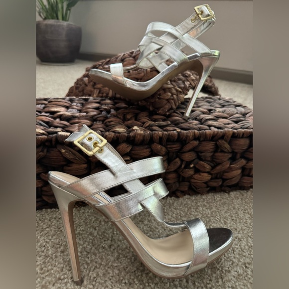 Steve Madden Metallic Silver Strappy Heels 👠 - Picture 4 of 9